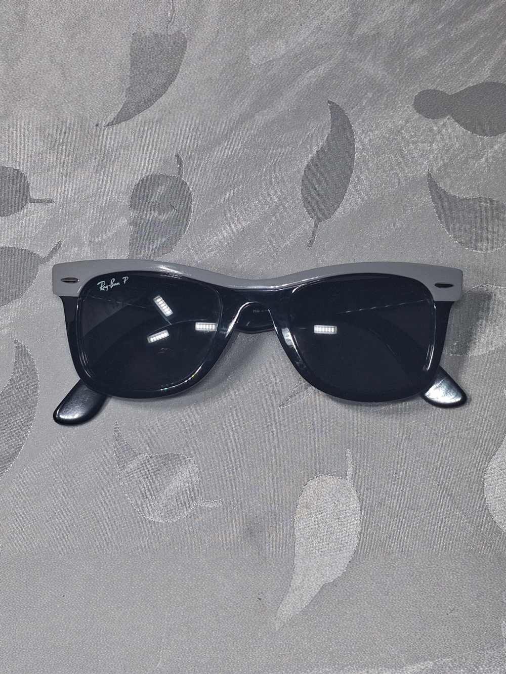 Ray-Ban Polarized Wayfarer Sunglasses - Black/Gray